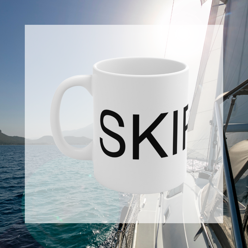 Minimalistic white coffee mug featuring bold black text that reads 'SKIPPER,' perfect for sailors and nautical enthusiasts